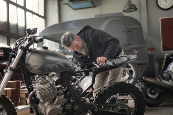 Ilustrasi erek erek maling motor